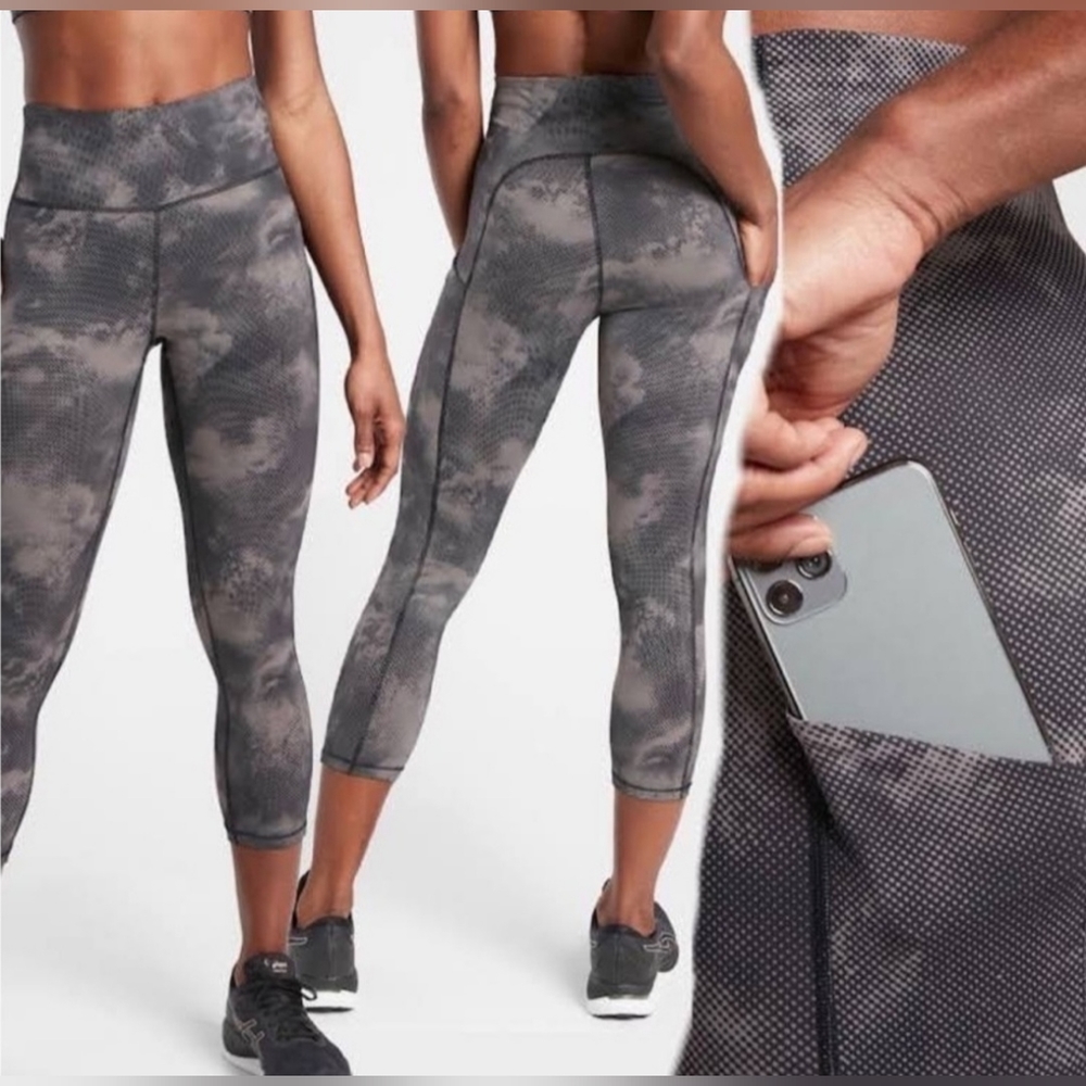 Athleta Ultimate stash pocket camo Legins